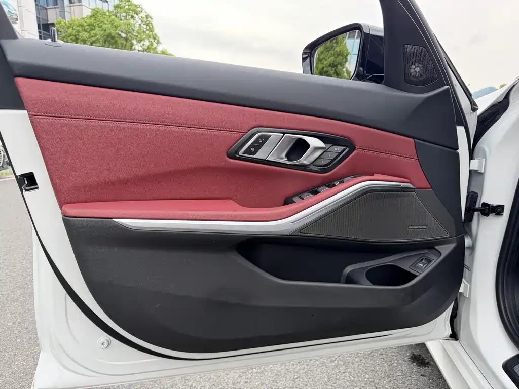 BMW 3 Series 2025