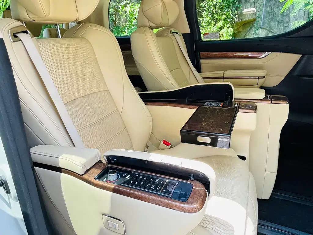 Toyota Alphard 2017 — фото 11