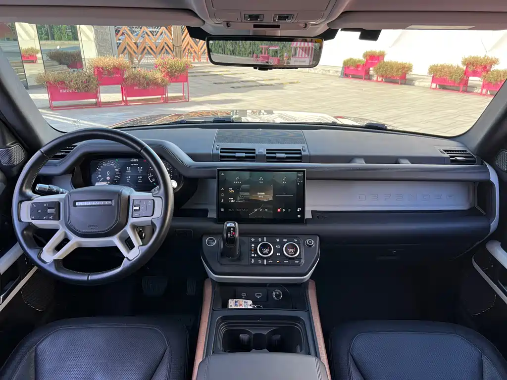 Land Rover Defender 2022 — фото 15