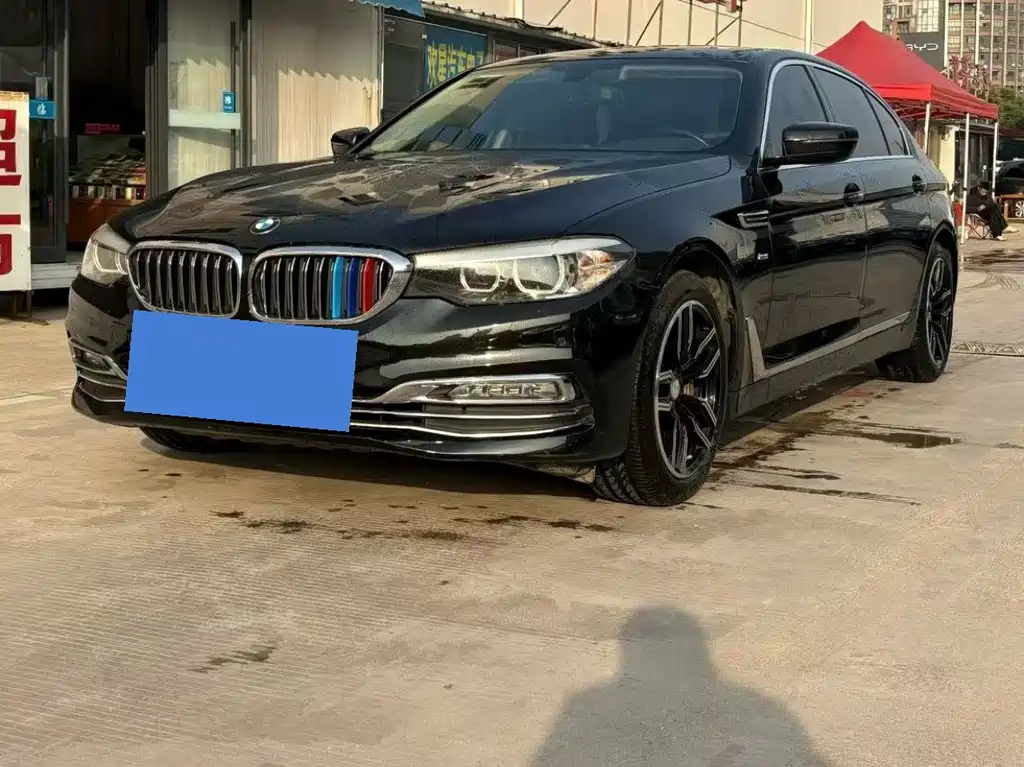 BMW 5 Series 2017 — фото 1