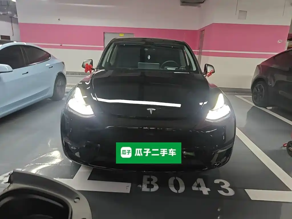 Tesla Model Y 2024