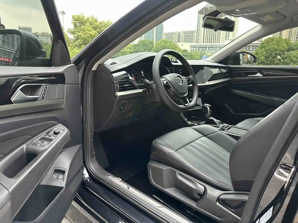 Volkswagen Passat Plug-In Hybrid 2020 — фото 10