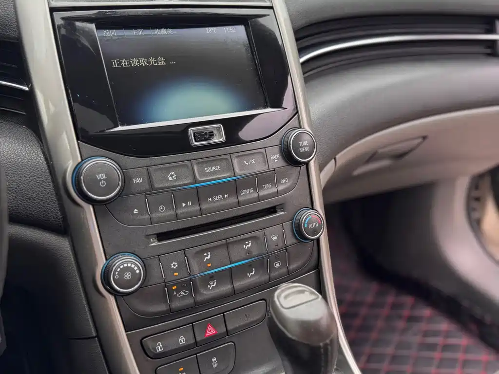 Chevrolet Malibu 2015 — фото 13