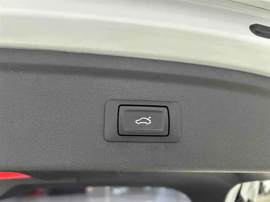 Audi A3 2023 — фото 17