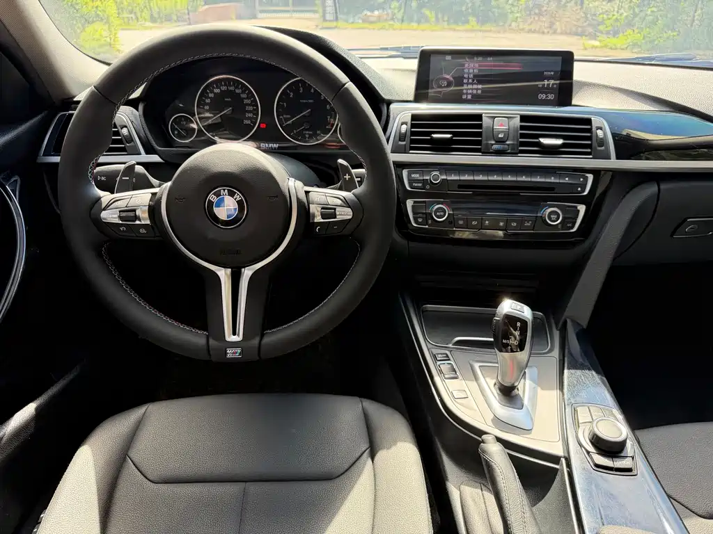 BMW 3 Series 2017 — фото 14