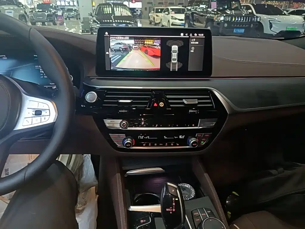 BMW 5 Series New Energy 2024 — фото 13