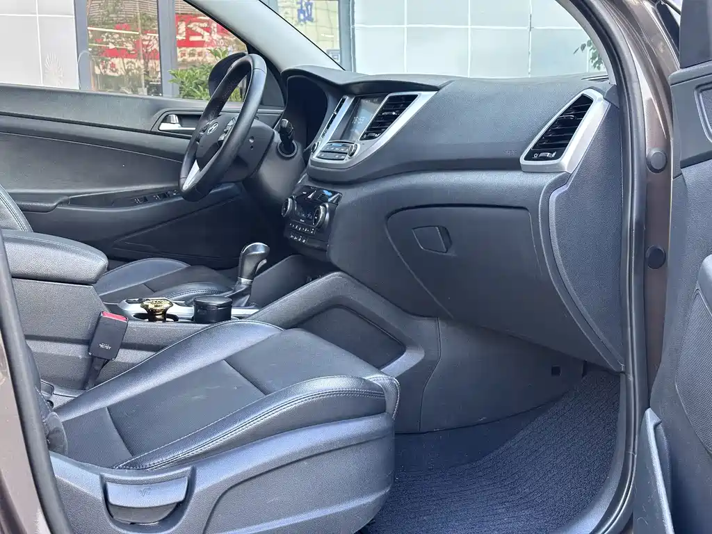 Hyundai Tucson 2017 — фото 10