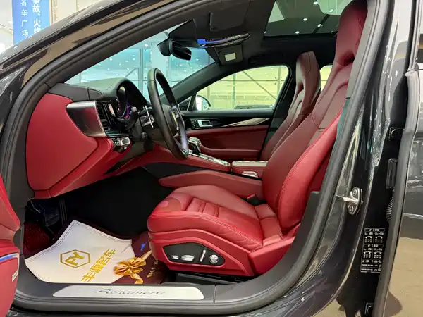 Porsche Panamera 2021