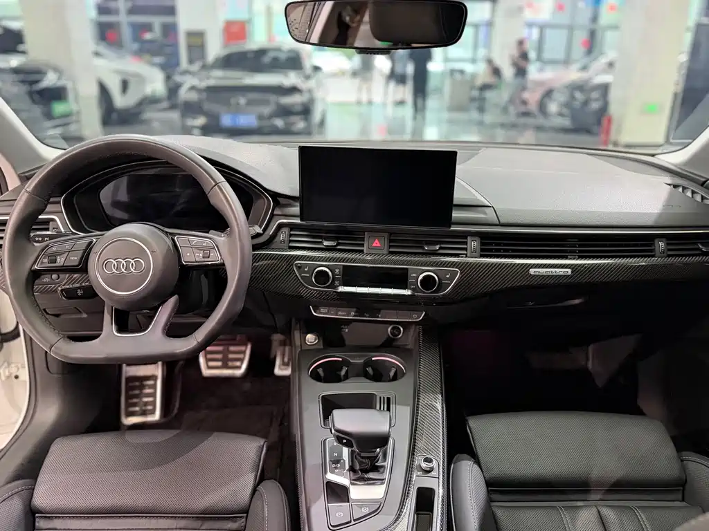 Audi A4L 2022 — фото 10