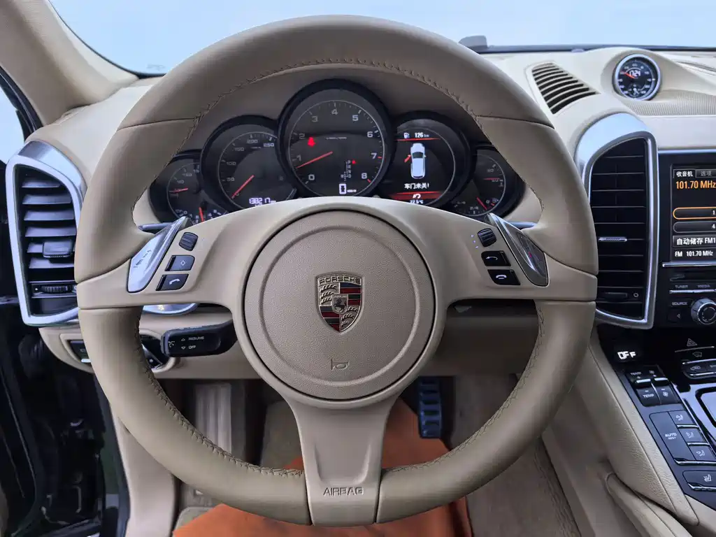 Porsche Cayenne 2014 — фото 12