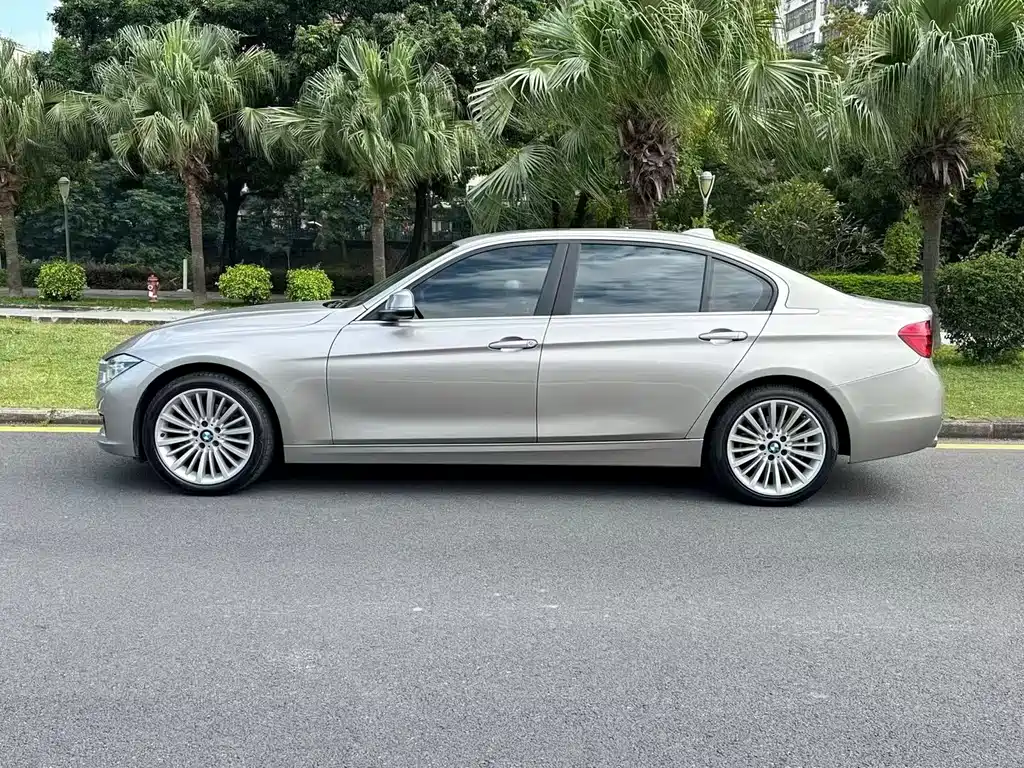 BMW 3 Series 2018 — фото 10