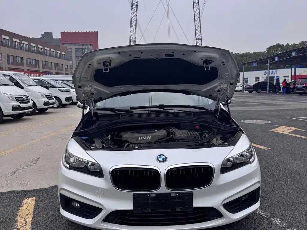 BMW 2 Series Station Wagon 2017 — фото 16