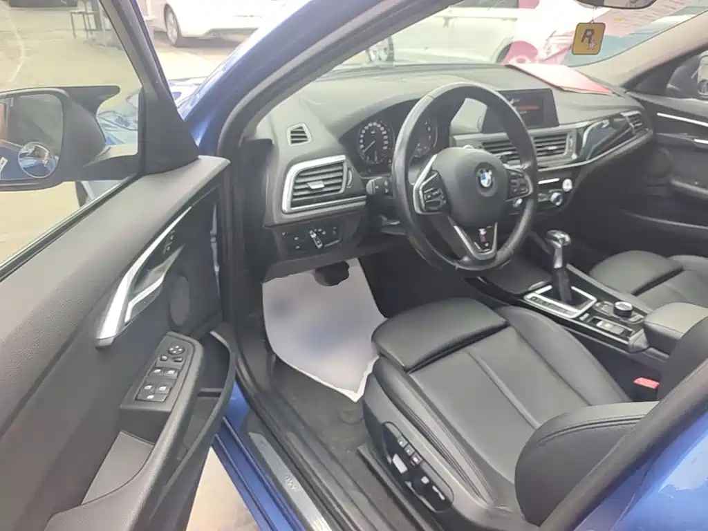BMW 1 Series 2018 — фото 16