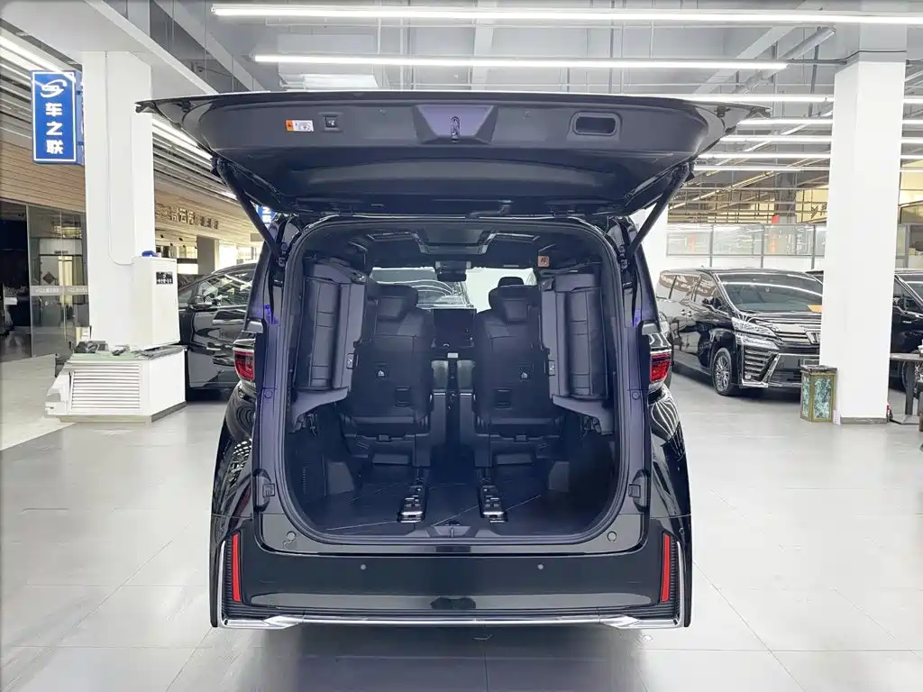 Toyota Vellfire 2024 — фото 15