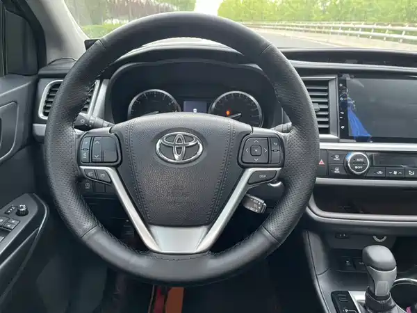 Toyota Highlander 2016