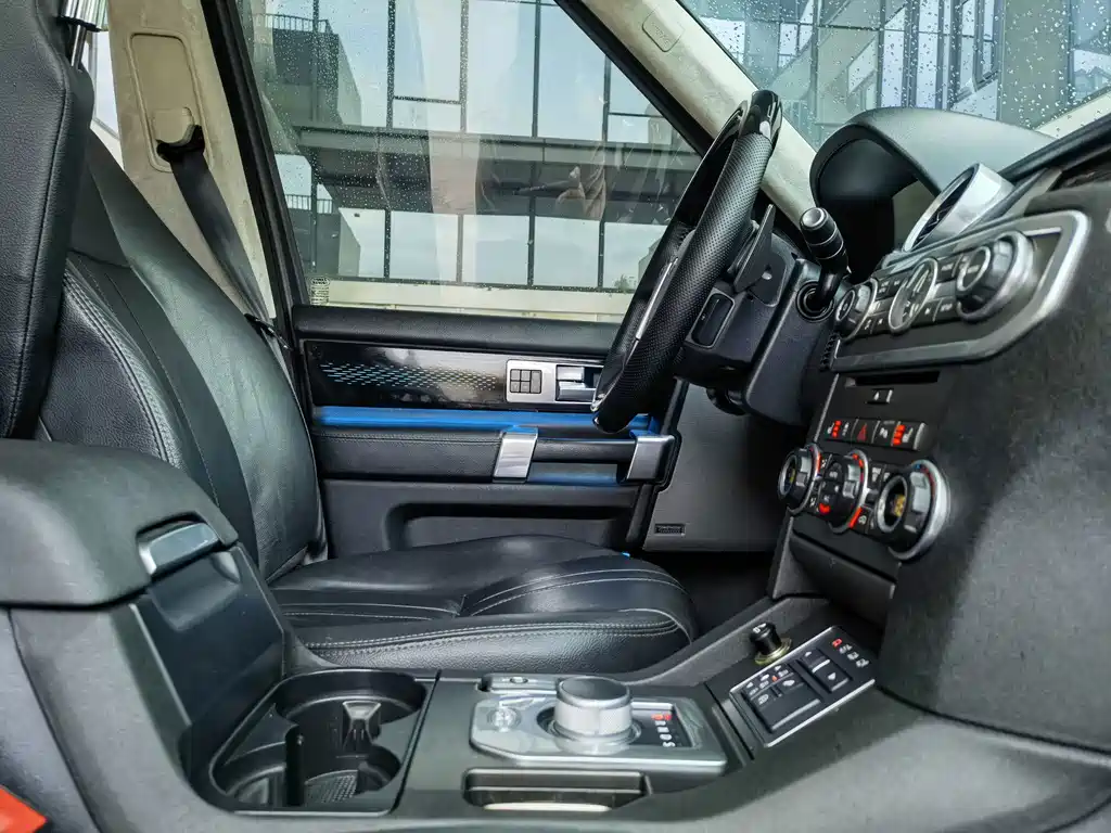 Land Rover Discovery 2015 — фото 13