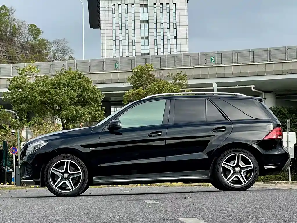 Mercedes-Benz GLE 2017 — фото 4