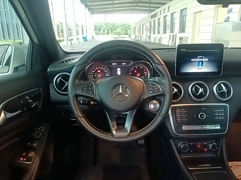 Mercedes-Benz A-Class 2018 — фото 11