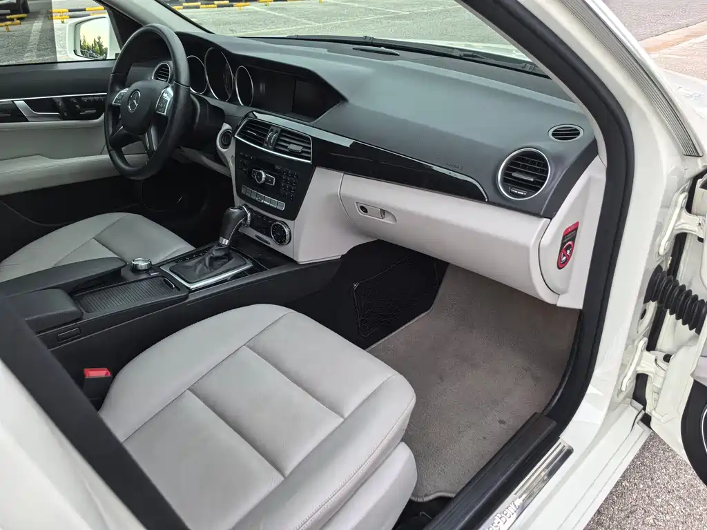 Mercedes-Benz C-Class 2012 — фото 12