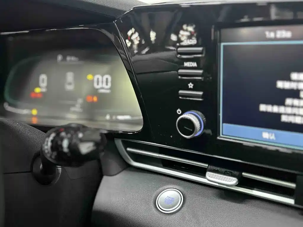 Hyundai Elantra 2024 — фото 12