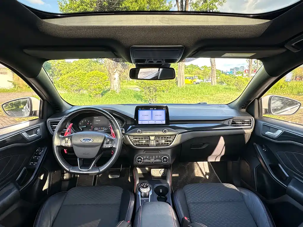 Ford Focus 2020 — фото 18