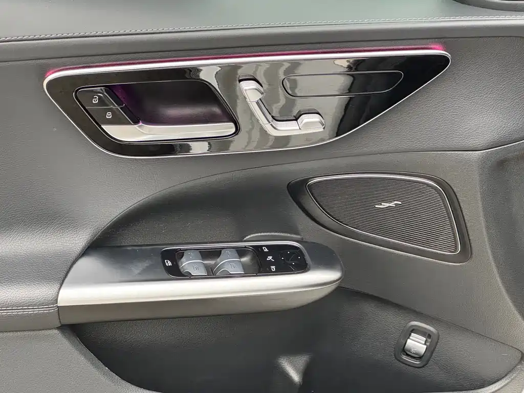 Mercedes-Benz C-Class 2023 — фото 14