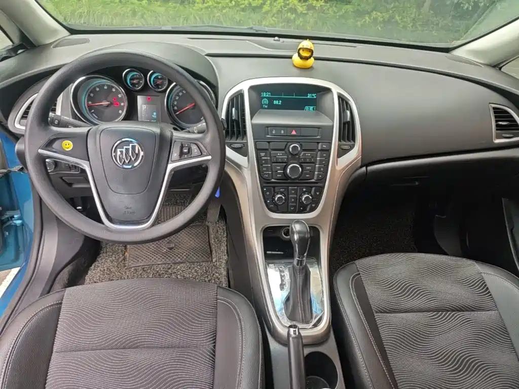 Buick Excelle 2014 — фото 10