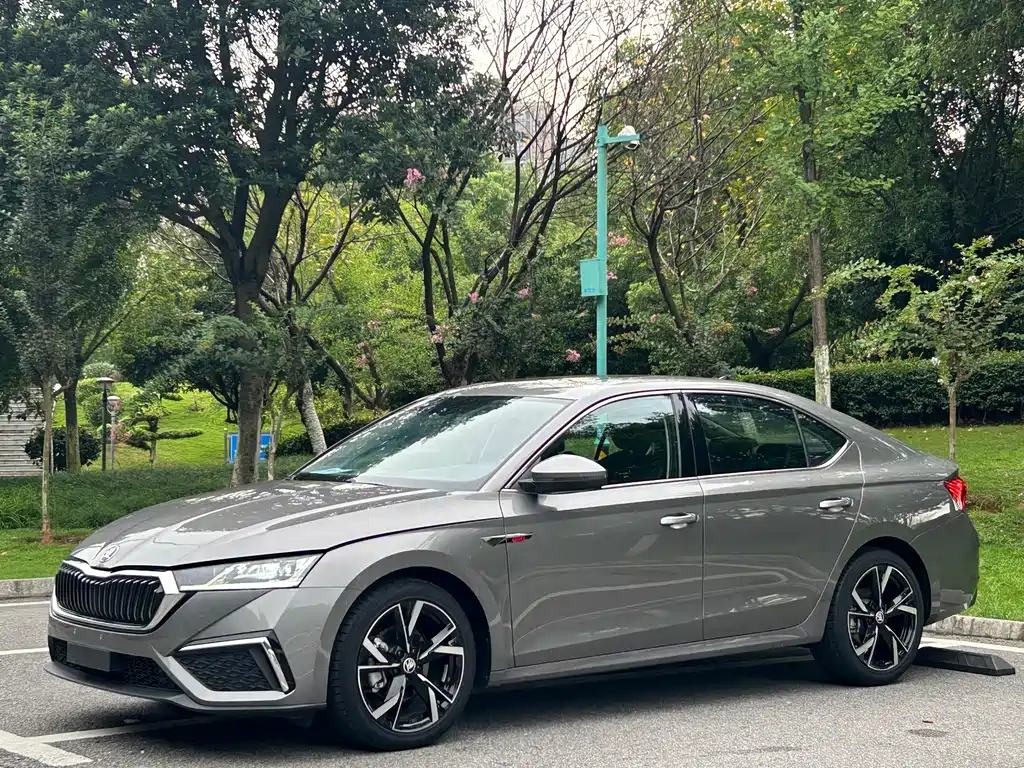 Skoda Octavia 2023 — фото 3
