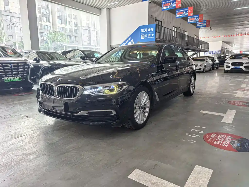 BMW 5 Series 2019 — фото 1