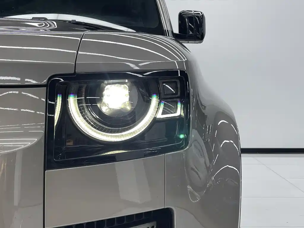 Land Rover Defender 2022 — фото 25