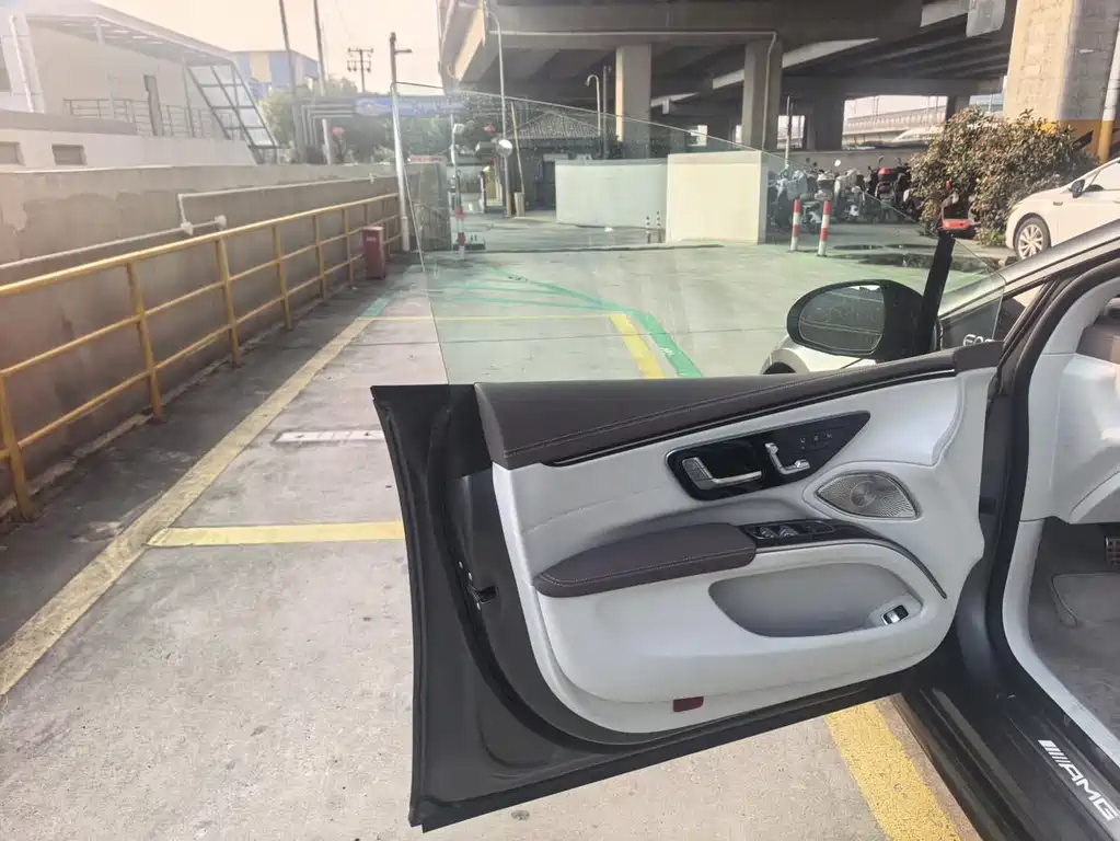 Mercedes-Benz EQS AMG 2024 — фото 14