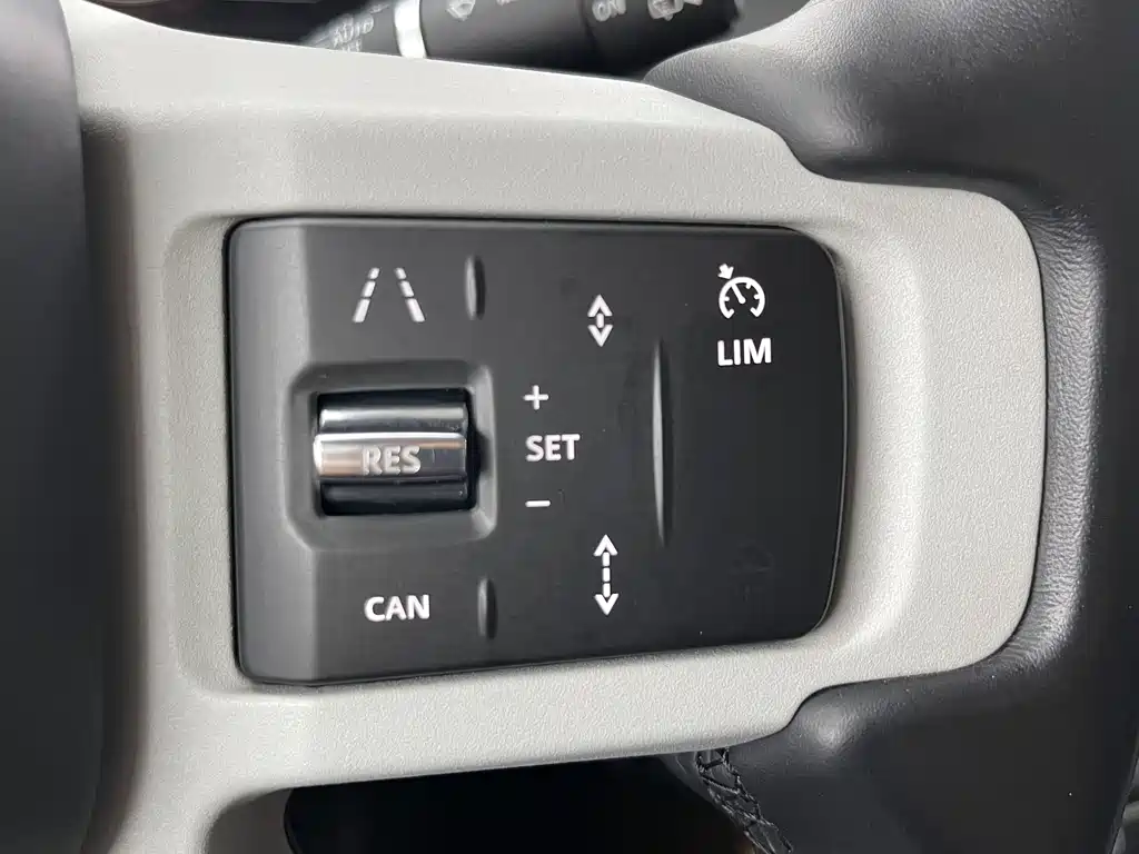 Land Rover Defender 2022