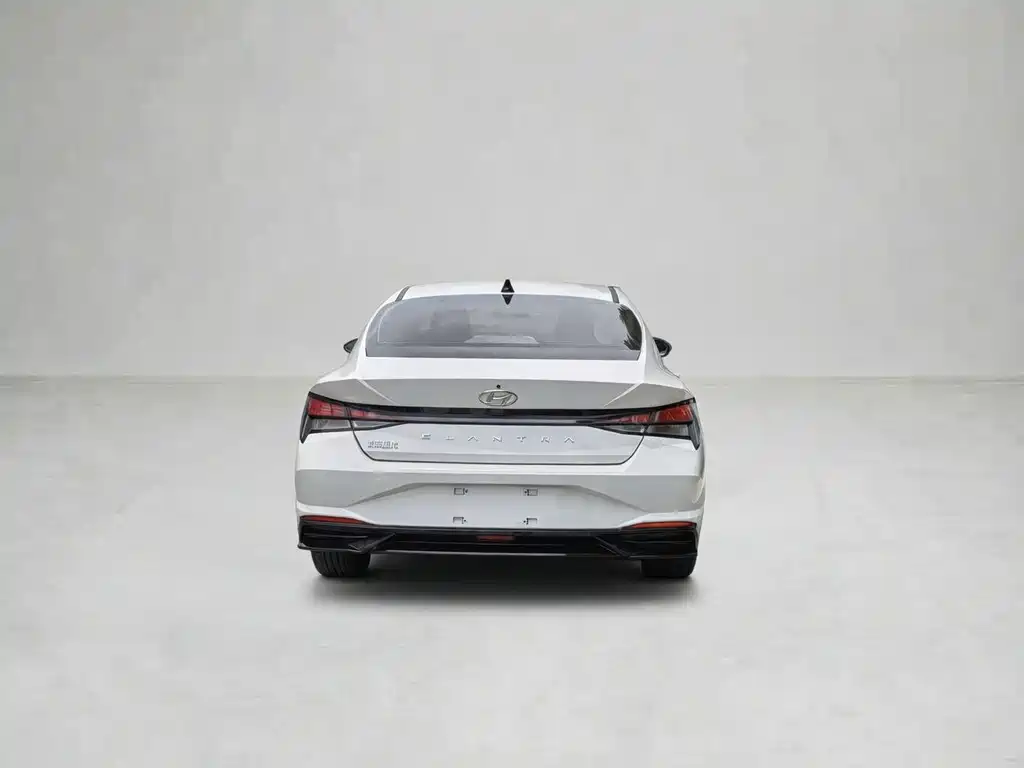 Hyundai Elantra 2023 — фото 4