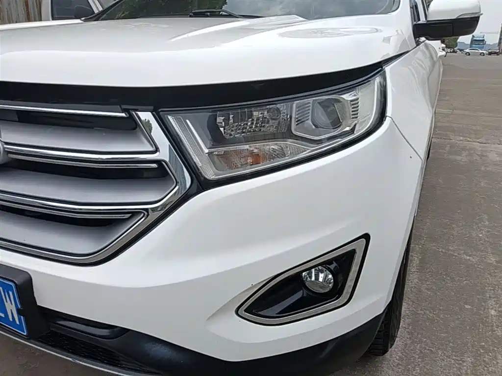 Ford Edge 2019 — фото 24