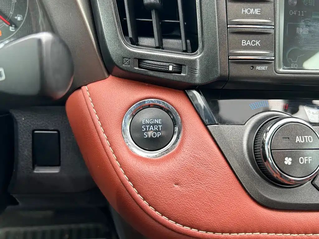 Toyota RAV4 2015 — фото 10