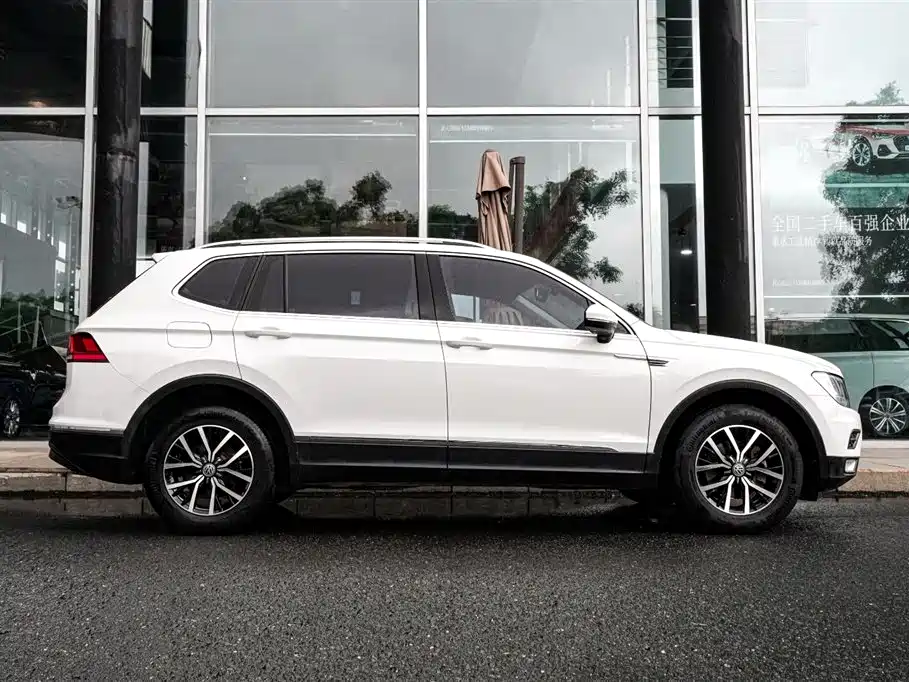 Volkswagen Tiguan L 2017 — фото 5