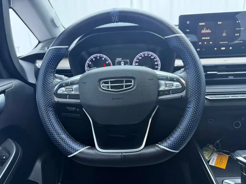 Geely Vision X3 2022 — фото 12