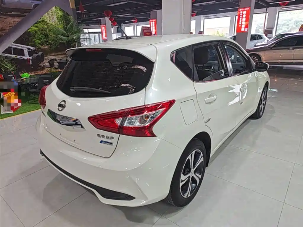 Nissan Tiida 2017 — фото 7