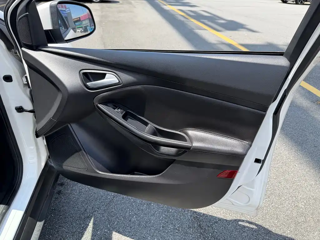 Ford Focus 2015 — фото 13