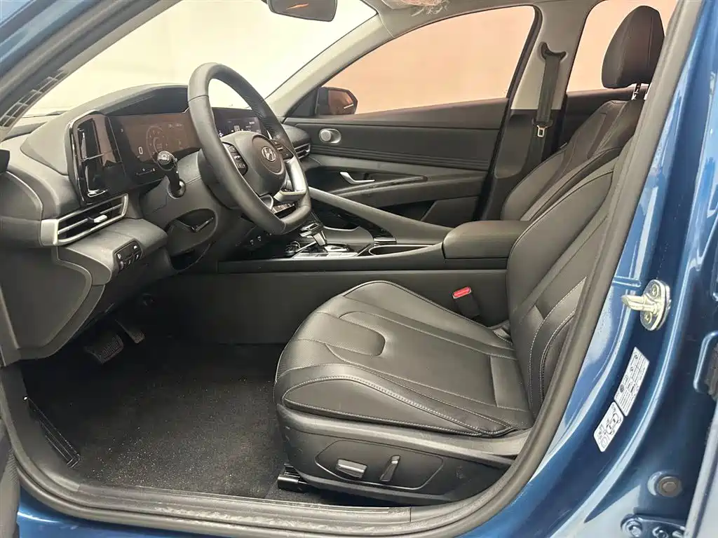 Hyundai Elantra 2023 — фото 10