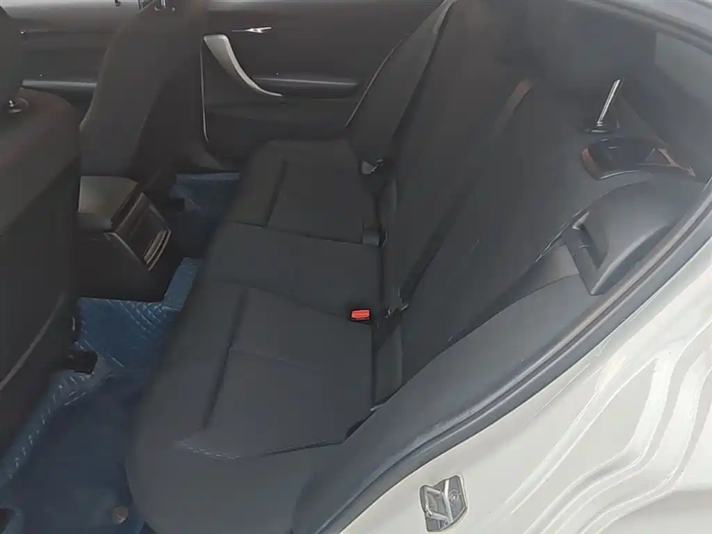 BMW 1 Series 2015 — фото 17