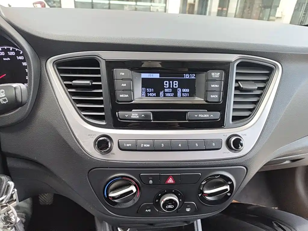 Hyundai Verna RV 2018 — фото 13