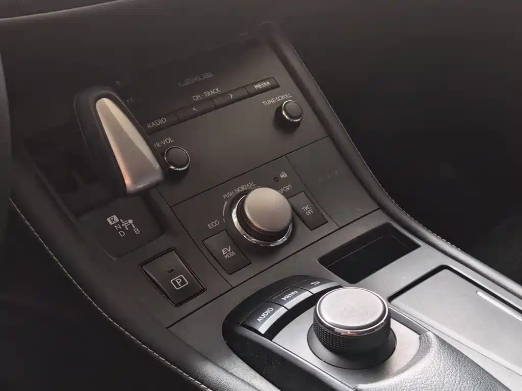 Lexus CT 2017 — фото 16