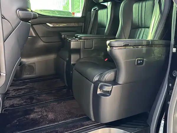 Toyota Vellfire 2023