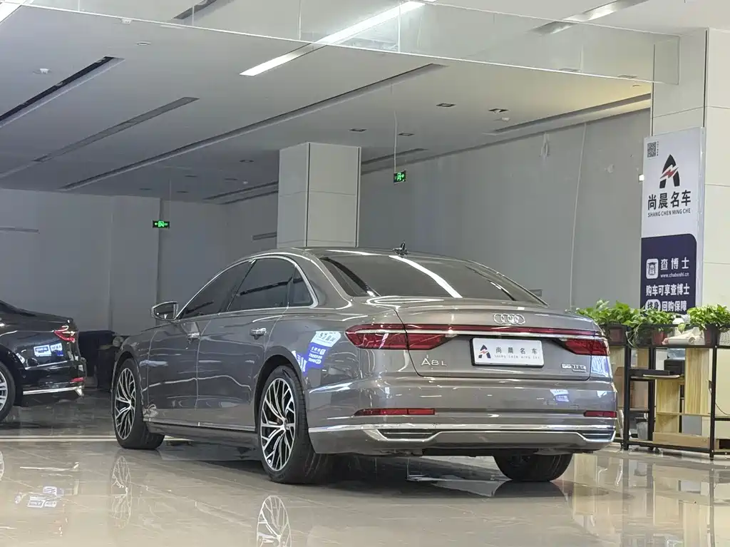 Audi A8 2018 — фото 13