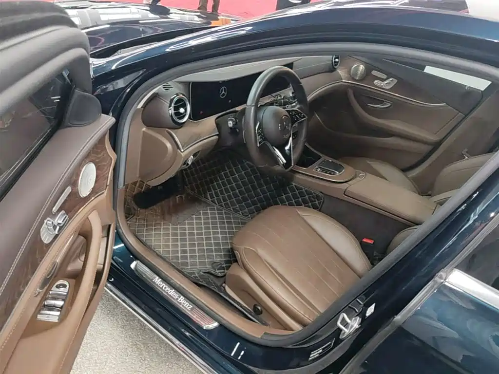 Mercedes-Benz E-Class 2023 — фото 16