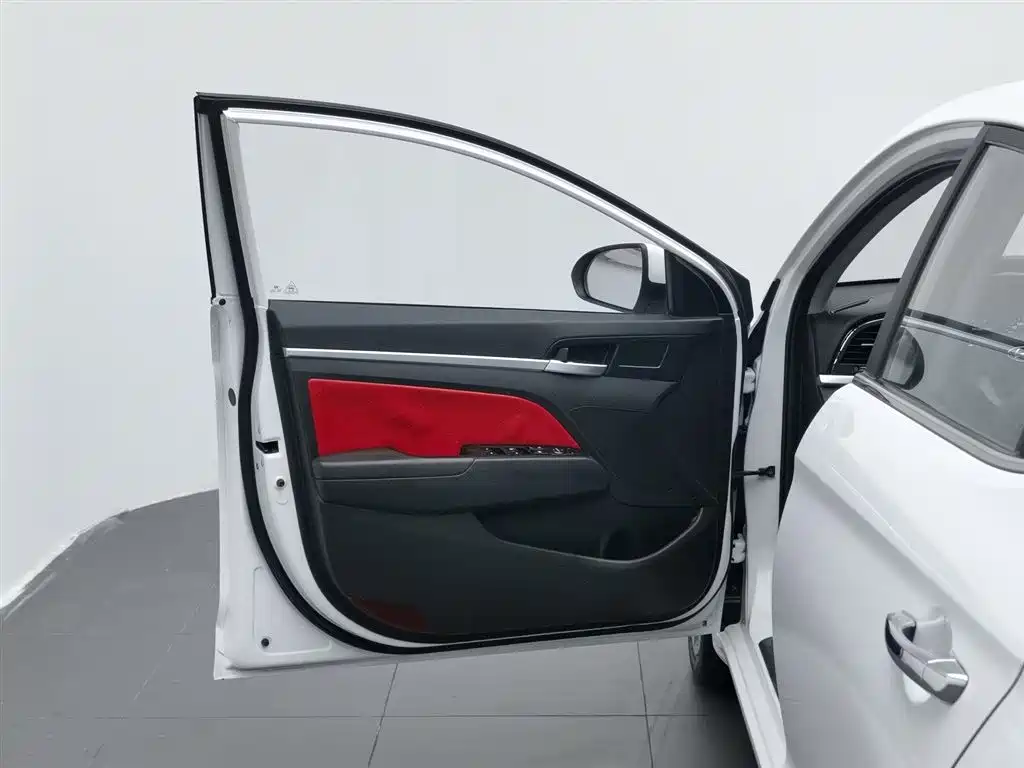 Hyundai Elantra 2017 — фото 8