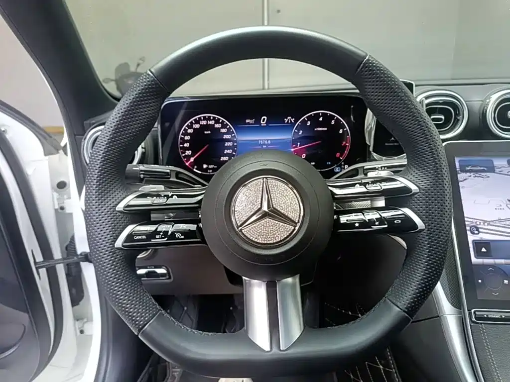 Mercedes-Benz C-Class 2024 — фото 11