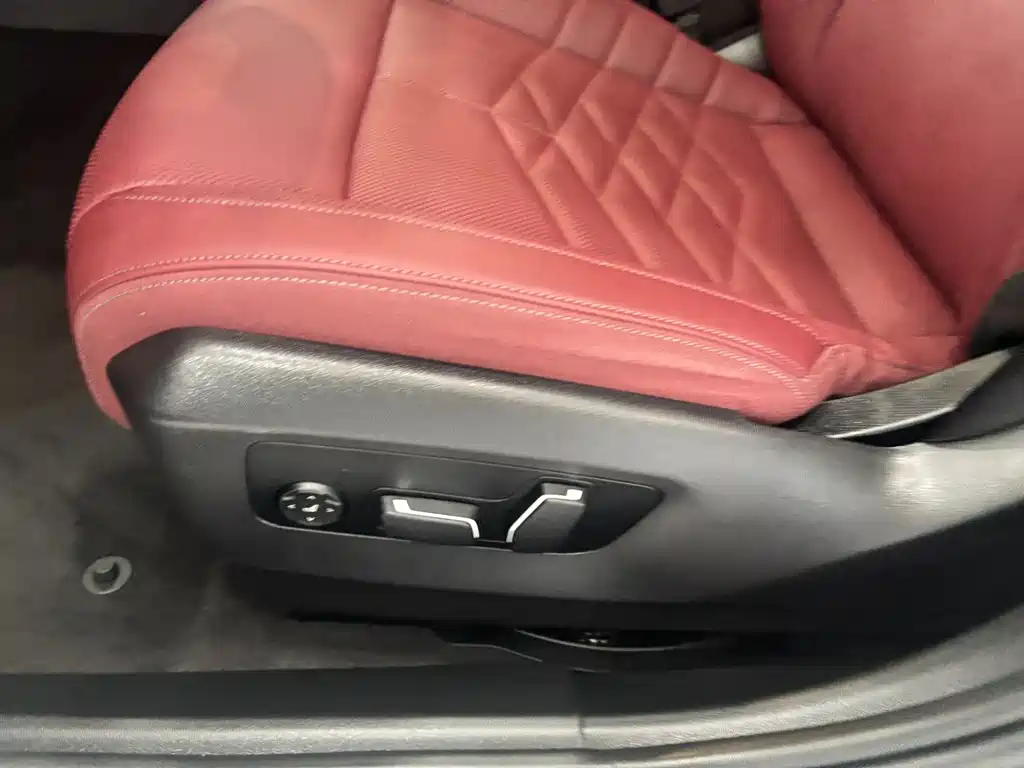 BMW 5 Series 2025 — фото 14