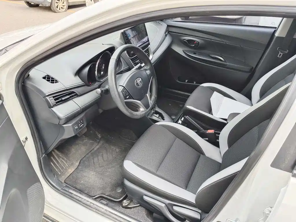 Toyota Yaris L 2022